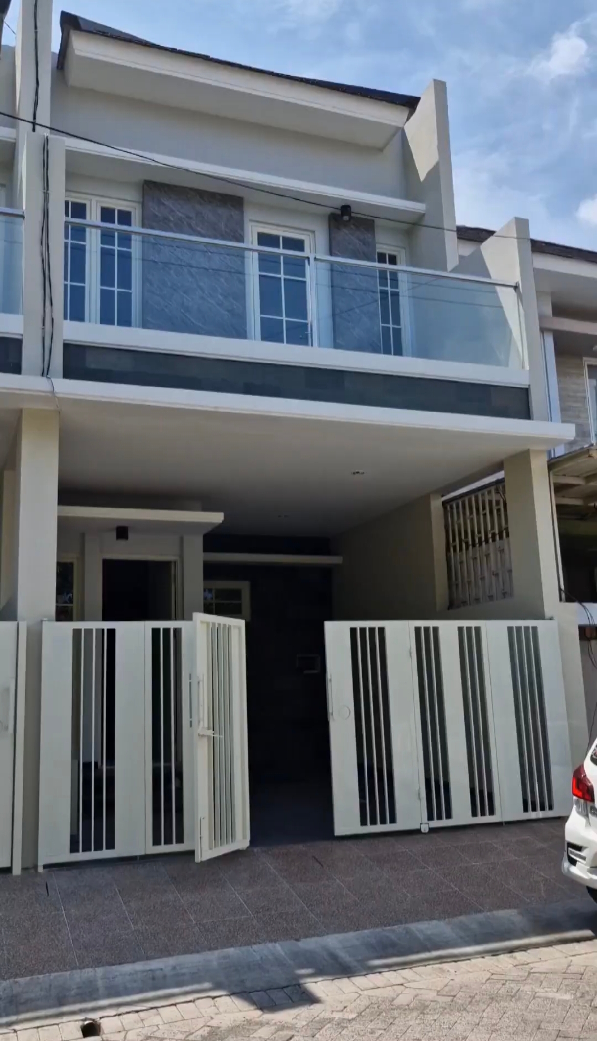 Rumah Baru 2 Lantai di Tenggilis Mejoyo Selatan